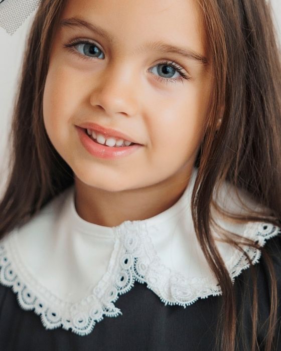 Guleraș Alb cu Dantelă