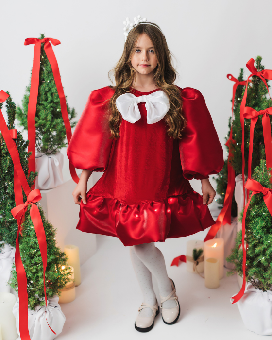 Rochița Roșie de Crăciun de Catifea, cu Luminițe în volănaș