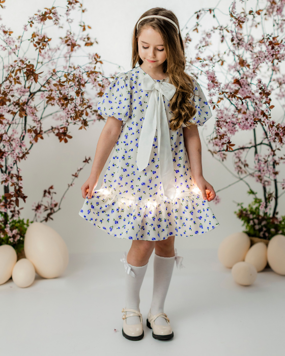 Rochița Alb, Floricele Bleu, de Școală / Grădiniță