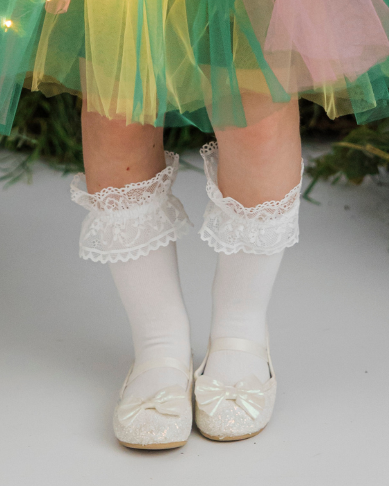 Șosețele de Toamna, cu Volănașe Albe, Treisferturi