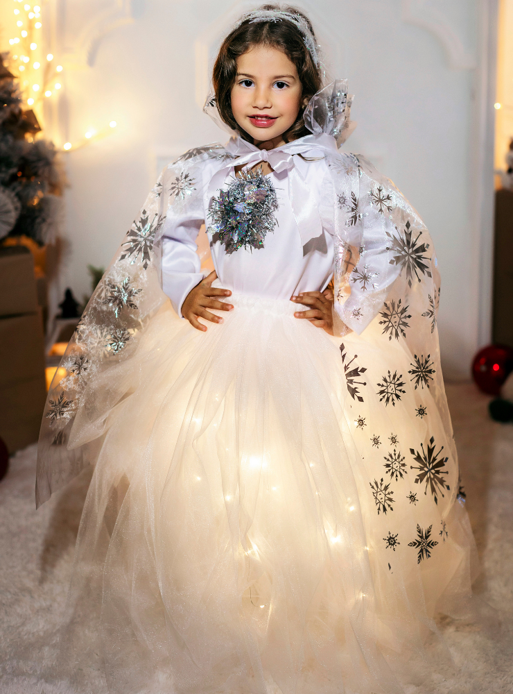 Fustița cu Luminițe, Albă