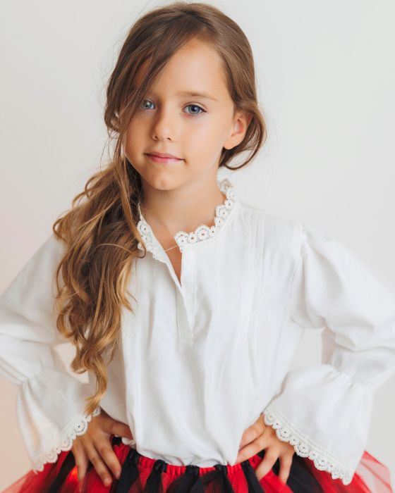 White Shirt, Distinctive, School