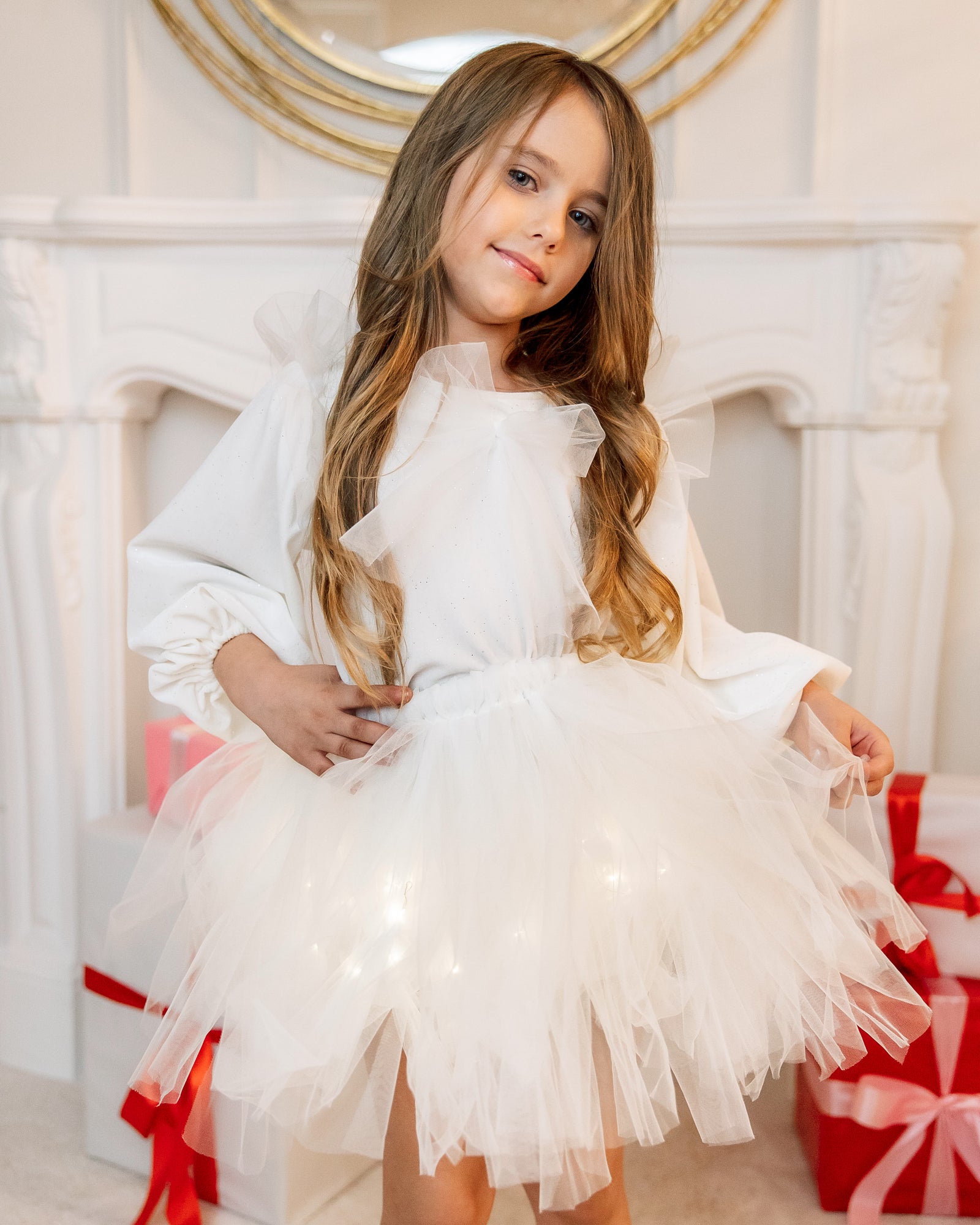 Fustița cu Luminițe, Albă