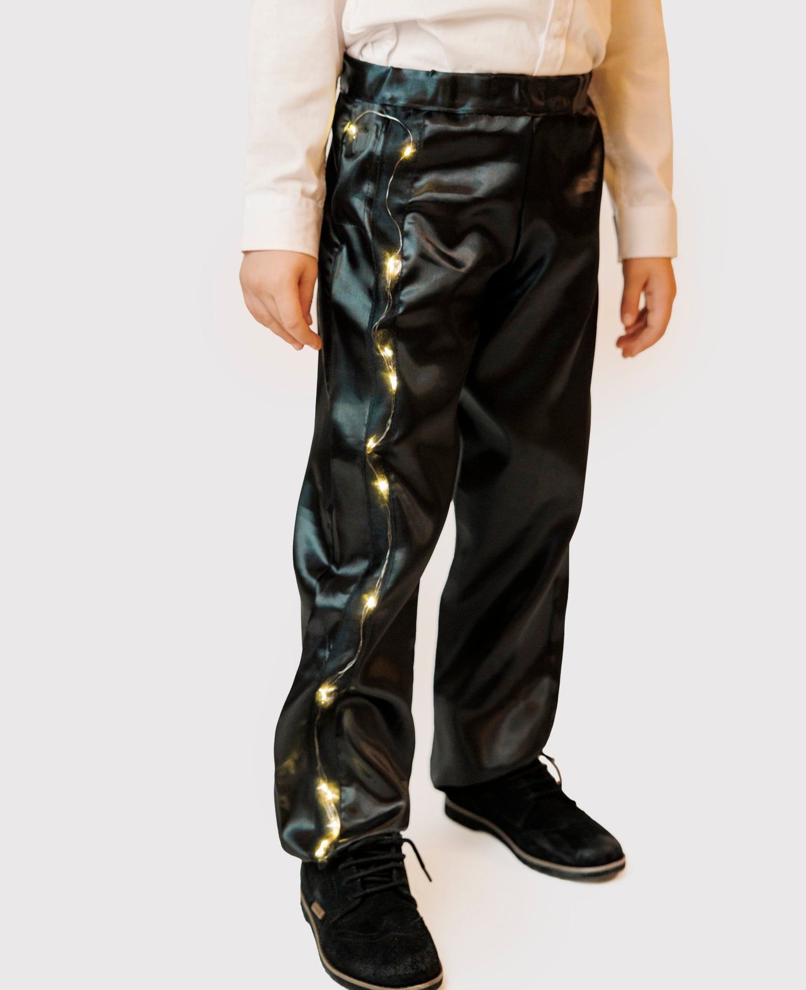 Pantaloni Negri cu Luminițe, Greiere, Licurici, Bondar