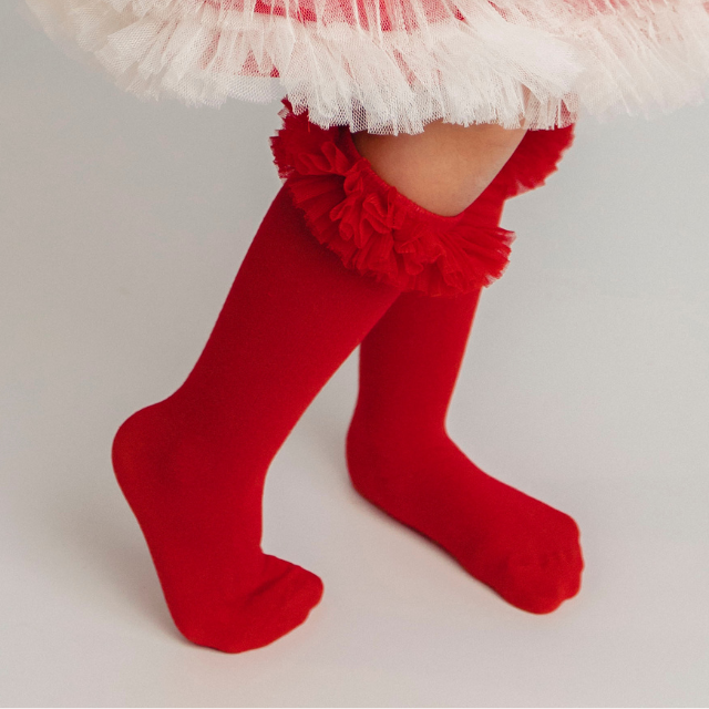 Șosețele cu Volănașe Roșii