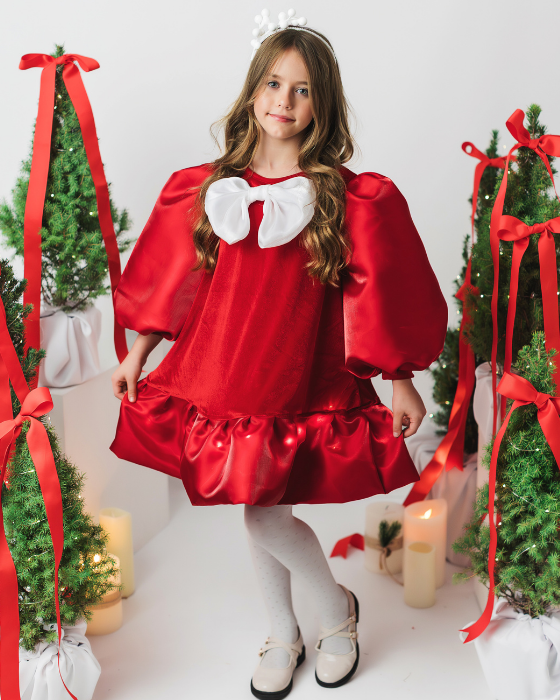 Rochița Roșie de Crăciun de Catifea, cu Luminițe în volănaș