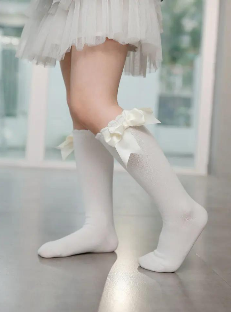 Șosețele cu Fundiță Albe, Școală / Grădiniță