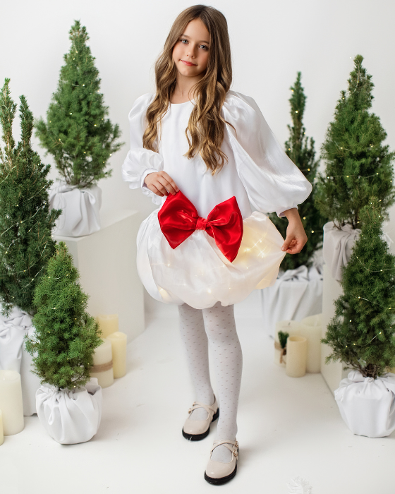 Rochita cu Luminite Alba cu fundita rosie, croi in A