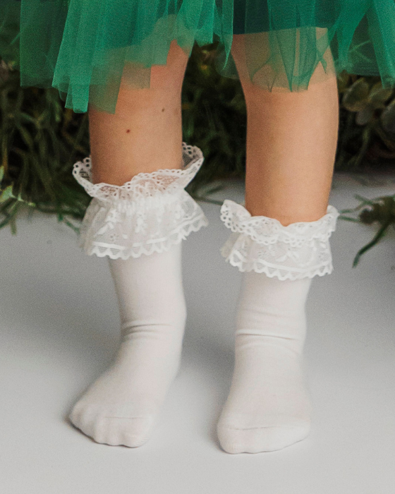 Șosețele de Toamna, cu Volănașe Albe, Treisferturi