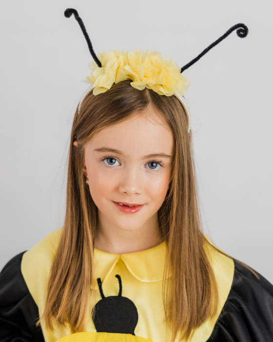 Bentiță Albinuță cu Antene și Floricele Galbene