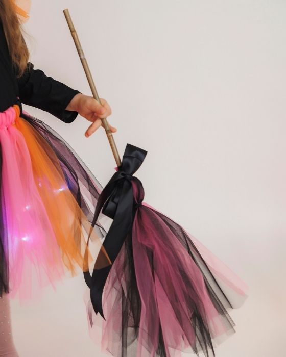 Mătură de Vrăjitoare din Tulle Roz-Negru