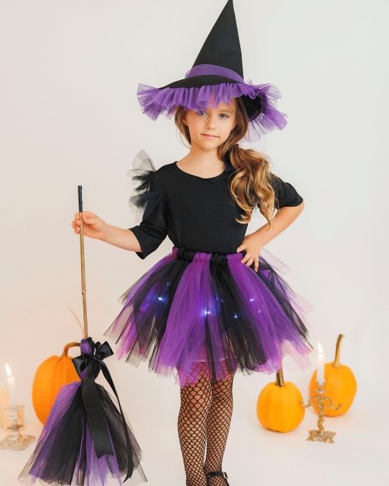 Fustița cu Luminițe, Vrăjitoare Mov de Halloween