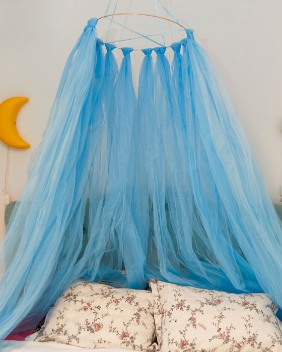 Blue canopy, made of Tulle