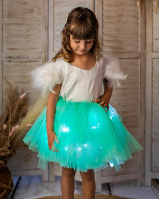 Fustița cu Luminițe, de Brad de Craciun