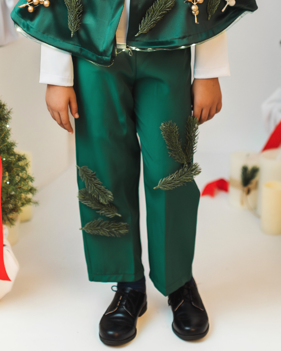 Pantaloni verzi cu crengute brad