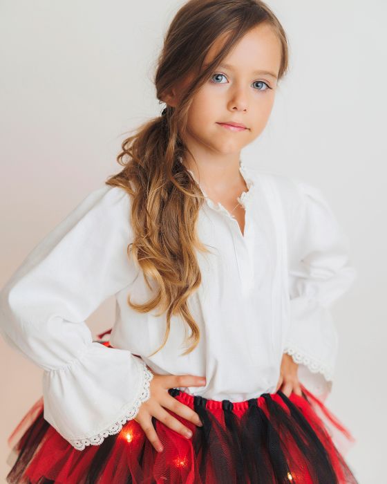 Cămașă Albă, Deosebită, De 1 Decembrie