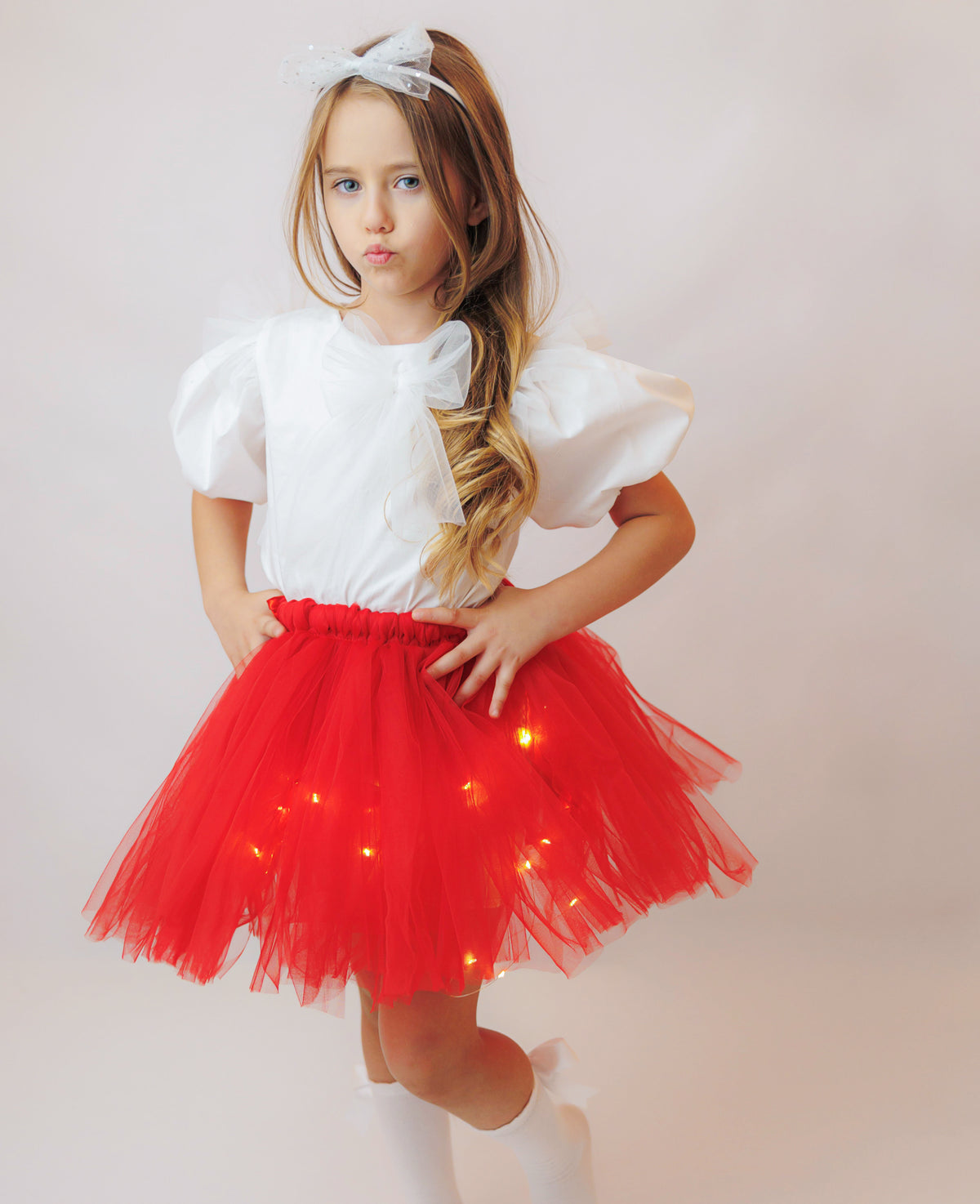 Fustița cu Luminițe, Roșie Craciunita