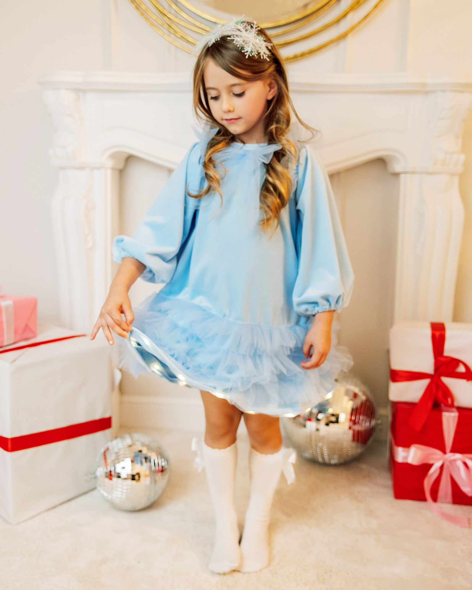 Rochița cu Luminițe, de catifea Bleu cu volănașe de tulle