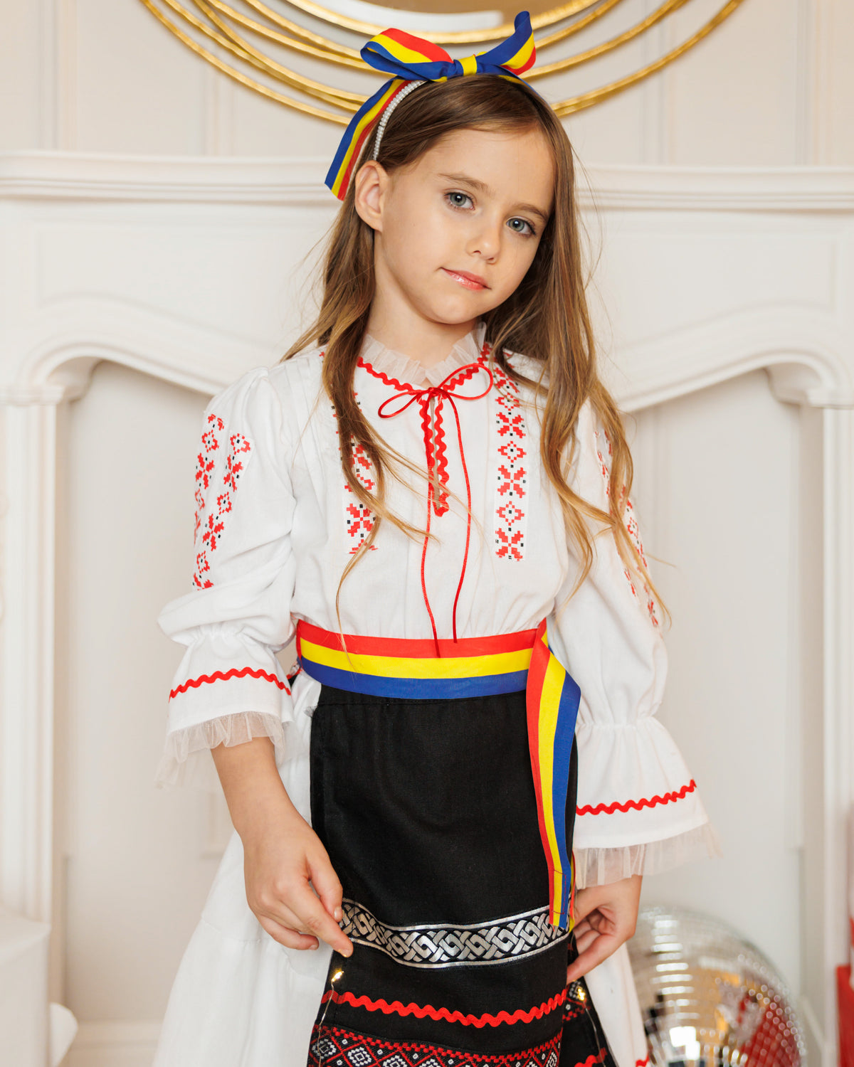 Costum Tradițional cu Luminițe, Superb, de ocazie