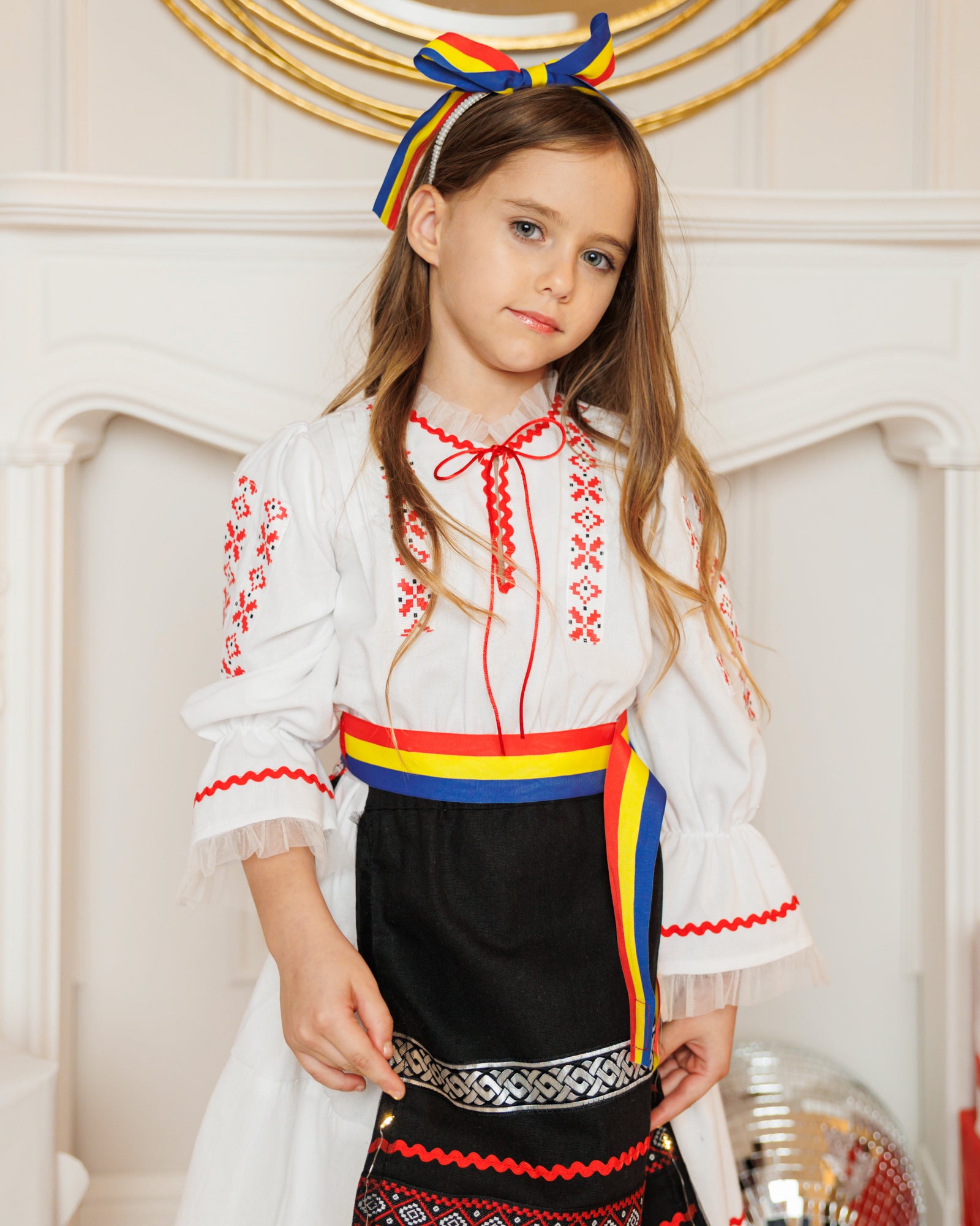 Costum Tradițional cu Luminițe, Superb, de ocazie