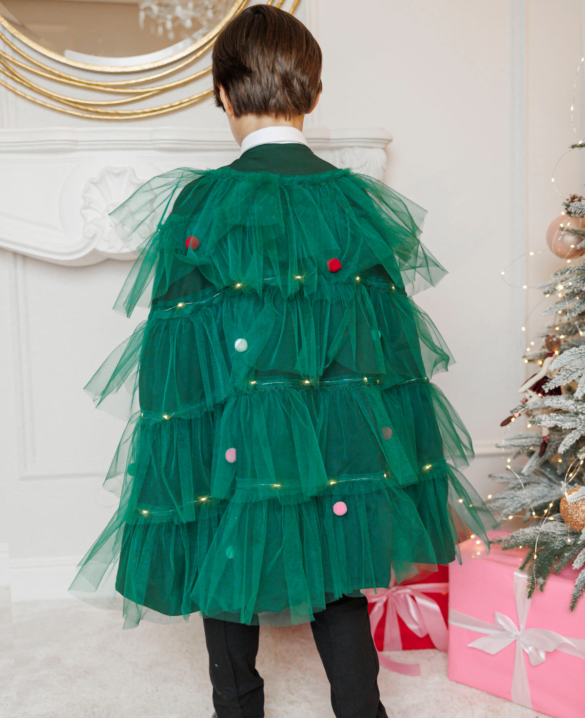 Pelerină cu Luminițe, Brad, de Băiat