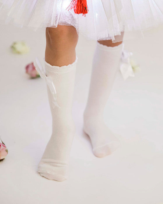 Șosețele cu Fundiță Albe, Școală / Grădiniță